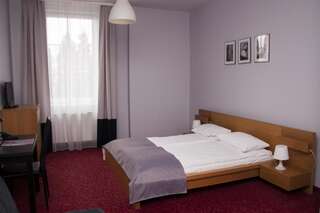 Отель Hotel Sękowski Легница Двухместный номер с 1 кроватью или 2 отдельными кроватями-3