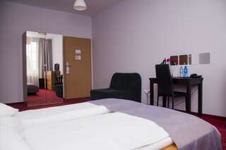Отель Hotel Sękowski Легница Двухместный номер с 1 кроватью или 2 отдельными кроватями-5
